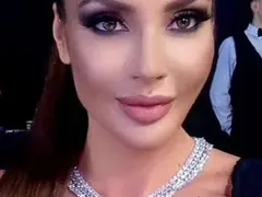 Наталия Гуркова закъса за пари, заработва като застраховател