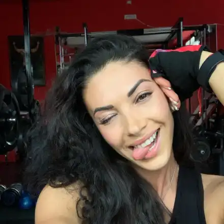 Няма да я познаете! Вижте Биляна Йотовска на 15 години! (ФОТО по-долу)