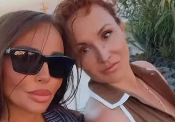 Николета първа дружка със свекървата