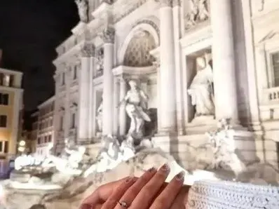 Павел от „Татковци“ се сгоди за любимата си в Италия (СНИМКА)