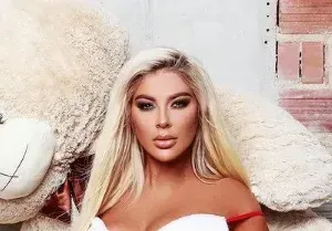 Пошло: Андреа втрещи с вулгарни кадри на Бъдни вечер (Снимки)