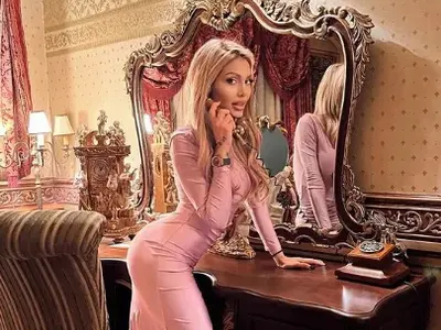 „Приятел” засне как Джулиана Гани се опипва във ваната (Снимка)