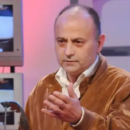 Продават селската къща на Филип Трифонов година след смъртта му