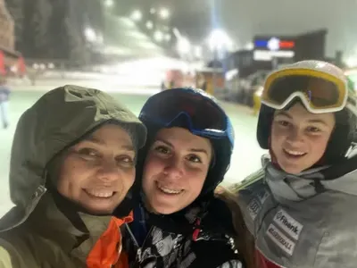 Русото Барби във фолка Гергана напомни за себе си (СНИМКИ)