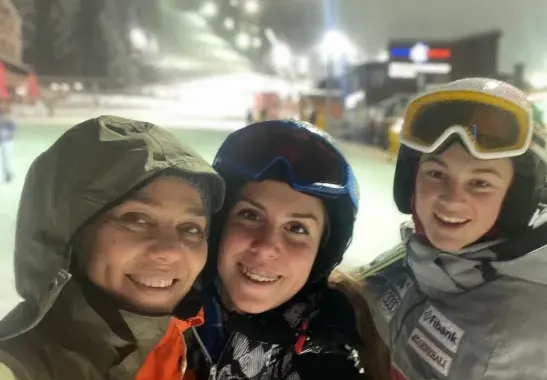 Русото Барби във фолка Гергана напомни за себе си (СНИМКИ)