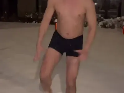 ШОК! Сашо Кадиев тича без дрехи в снега (Вижте фото в галерията)