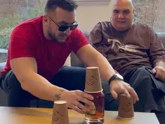 Шише ракия не можа да се опъне на Фънки и Коцето! Басистът празнува рожден ден с певеца