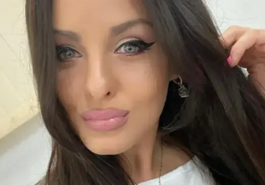 Щерката на Глория се уреди в Би Ти Ви