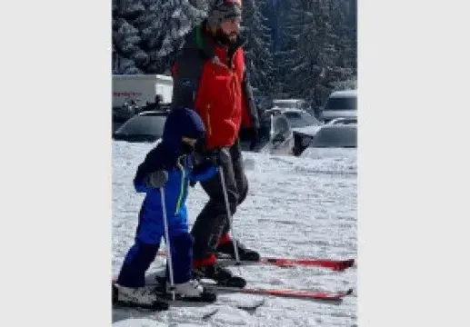 Синът на Джена с първо спускане със ски