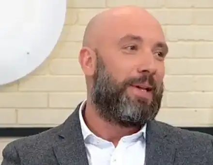 След като му отмениха постановка: Захари Бахаров избяга на топло