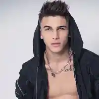 Стотици фалшиви профили на Денис Теофиков разстройват роднините му: Оставете го да почива в мир!