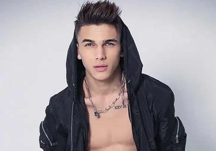 Стотици фалшиви профили на Денис Теофиков разстройват роднините му: Оставете го да почива в мир!