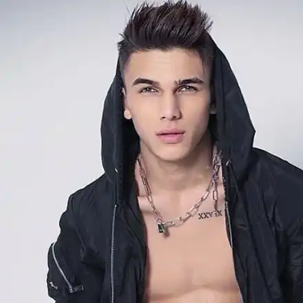 Стотици фалшиви профили на Денис Теофиков разстройват роднините му: Оставете го да почива в мир!