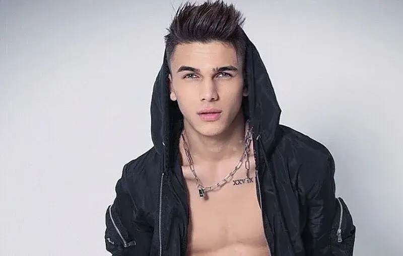 Стотици фалшиви профили на Денис Теофиков разстройват роднините му: Оставете го да почива в мир!