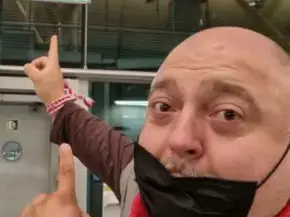 Свалиха Ути Бъчваров от самолета (5 минути не стигнали на кулинаря за валидна ваксинация)