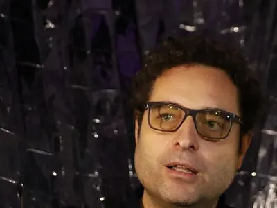 Тео Ушев се жалва: Българи ме проклинат  „да пукна“, че съм с COVID след три ваксини