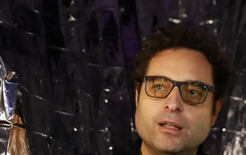 Тео Ушев се жалва: Българи ме проклинат  „да пукна“, че съм с COVID след три ваксини