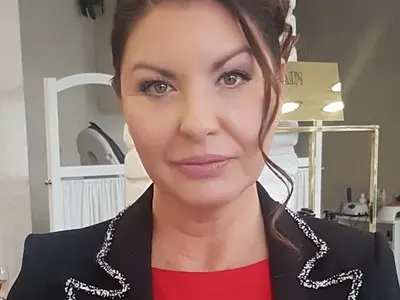 Вдовицата на Владко Живков се издържа с йога (Валя цери болки в кръста срещу 1235 лева)