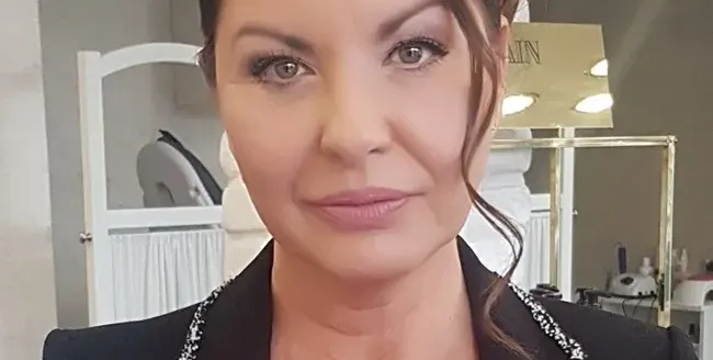 Вдовицата на Владко Живков се издържа с йога (Валя цери болки в кръста срещу 1235 лева)