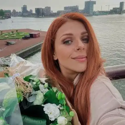 Вики Георгиева стана брюнетка! Харесва ли ви новата й визия