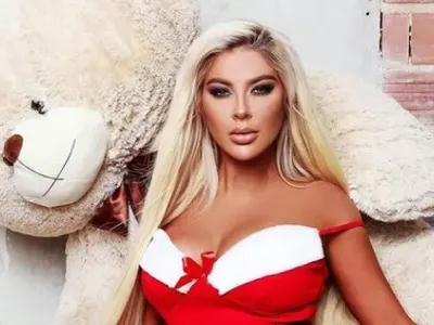 Всичко на показ: Андреа първенец по показани зърна, Николета се пусна ремонтирана отзад и … (Снимки)