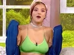 Всичко на показ: Андреа първенец по показани зърна, Николета се пусна ремонтирана отзад и … (Снимки)