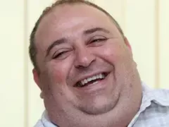Любо Нейков  печели по  300 бона на месец, кариерата му започва с мутрите в нощните клубове на София