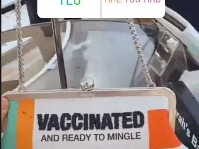 Зара с чанта за ваксинирани