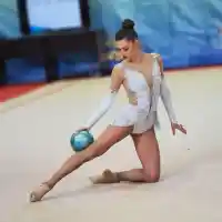 „Златно момиче“ е гадже с известен диджей! Женина му се обясни в любов