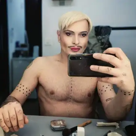 Звезди крият, че са серопозитивни (Тв водещ и певец са заразени, само Иво Димчев си призна)