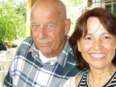 10 години след смъртта му: Раздадоха дрехите и бижутата на Коста Цонев