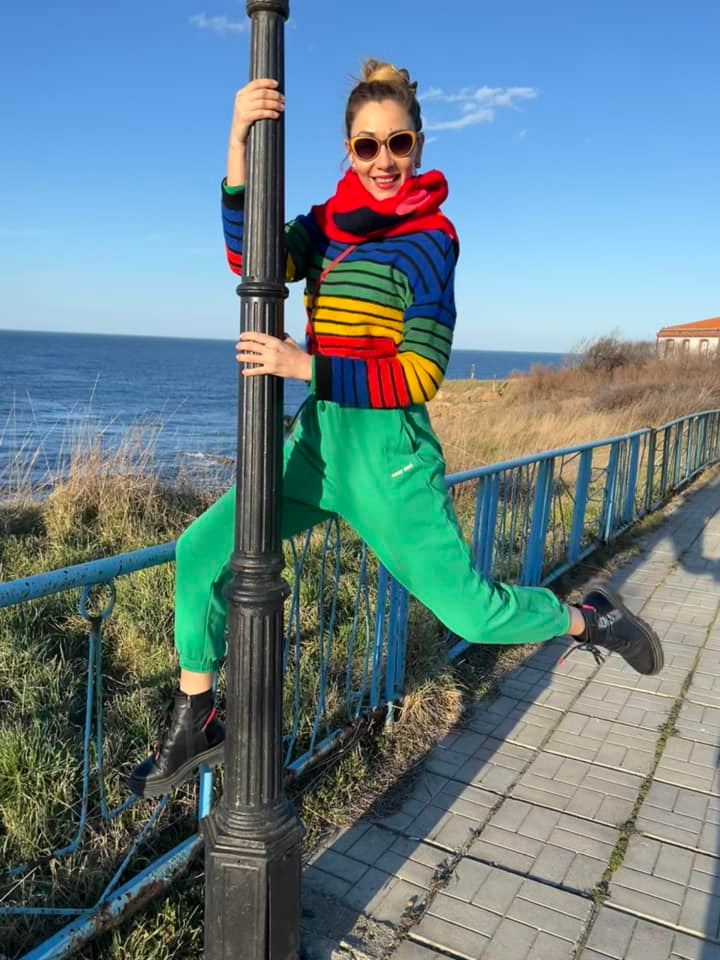 Нети се метна на пилона