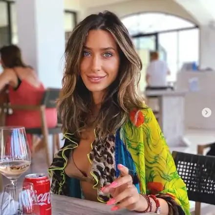 Александра Тюркмен слуша астроложката