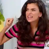 Андреа Банда се съсипала от козметика