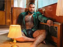 Азис се опипва на участие
