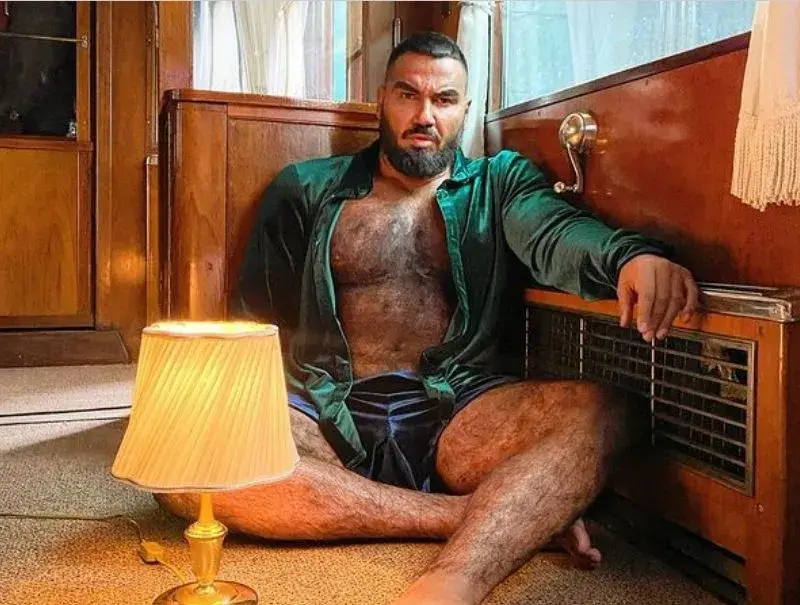 Азис се опипва на участие