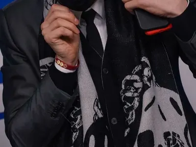 Бербатов с шал за 1500 лева