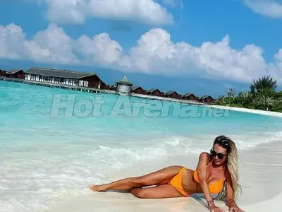 БГ звездите отлетяха на топло: Диляна Попова събира тен в Мексико, Гери-Никол пече дупарата в Доминикана (Снимки)