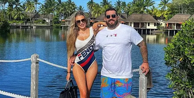 Брадърка се афишира с татуиран мачо! Двойничката на Гери-Никол показа мъжа до себе си