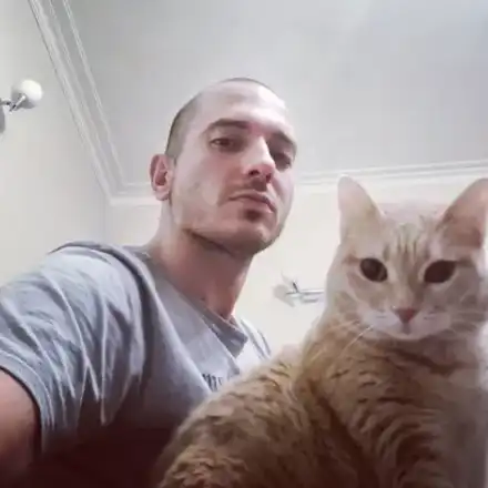 Цитиридис пуска на котката си... Галена