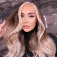 Дара Екимова -  певица, тенесистка, танцьорка и ездачка