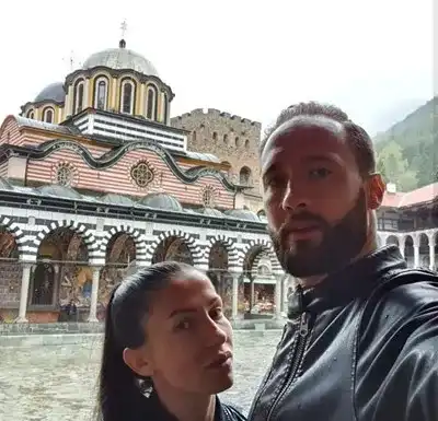 Дарин Ангелов  разделен с жена си, кръшкала му  с друг