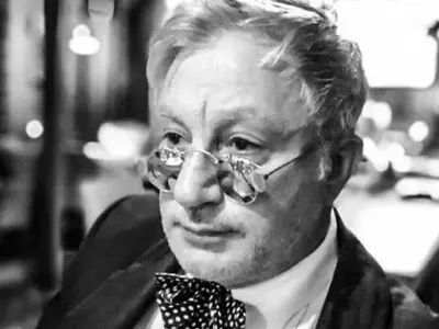 Денди отказал линейка, записи  разкриват, че писателят върви с рана и кръв по главата