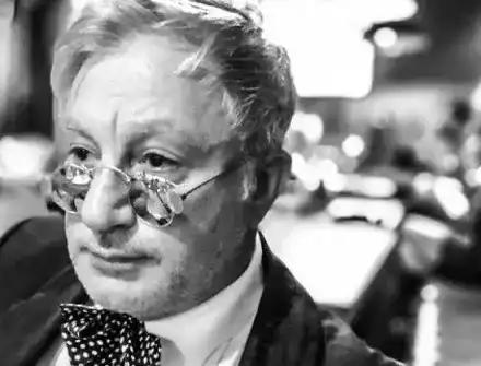 Денди отказал линейка, записи  разкриват, че писателят върви с рана и кръв по главата