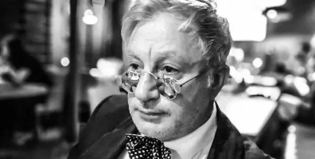 Денди отказал линейка, записи  разкриват, че писателят върви с рана и кръв по главата