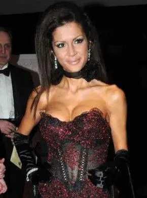 Елена Станулова плаши с джуки гигант (Папарашка снимка)