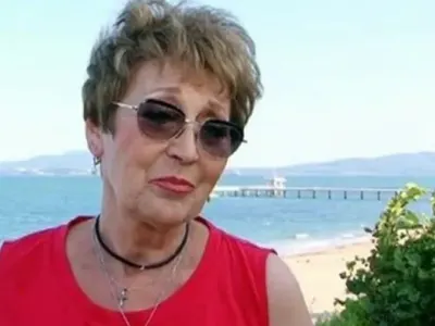 Ева от Тоника погреба майка си