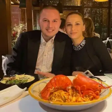 Гъзар! Гъмзата хапва омар