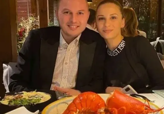 Гъзар! Гъмзата хапва омар