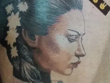 Гейша смени пеперудите върху гърба на Джулиана Гани (Снимка)